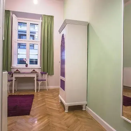 Economy Hollo Lägenhet Budapest