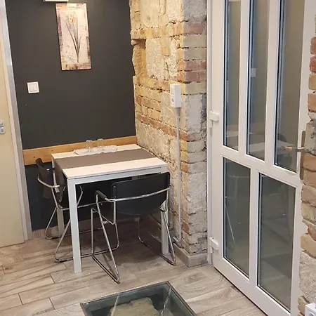 Economy Hollo Budapešť