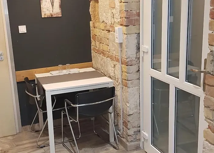 Economy Hollo Budapest